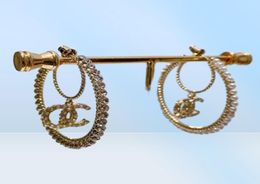 Diseñador de moda Pendientes de plata dorada para mujer Marca de moda Letra doble Geométrica Pendiente de anillo grande Incrustación de cristal Rhi3900530