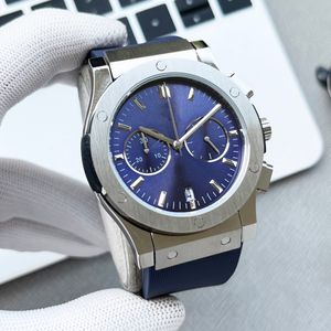 Diseñador de moda Good Aaa 46mm Reloj para hombre Movimiento de cuarzo Reloj Movimiento Zafiro Relojes de pulsera deportivos impermeables Regalos