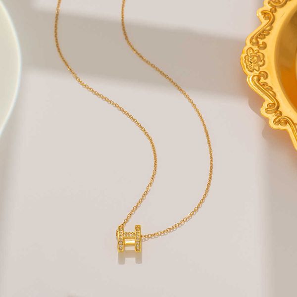 Créateur de mode H lettre collier femmes simple style cool clavicule chaîne mode collier polyvalent
