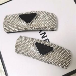 Modeontwerper Haarclips Letters Barrettes Luxe Shining Diamond Acryl Classic Hairs Pins For Girls Dames feestjuwelencadeau