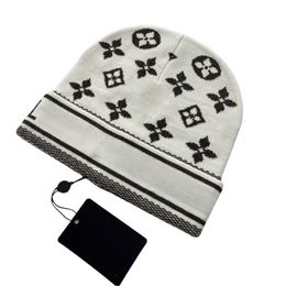 Chapeaux de créateur de mode Chapeaux de maison pour hommes et femmes Boneie Fall / hiver thermique Branche Bonnet Plaid Skull High Quality Hat H-22