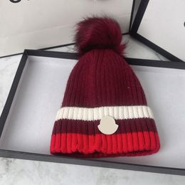 Chapeaux de créateurs de mode Bonnet de balle mignon pour hommes et femmes Automne / hiver Bonnet en tricot thermique Bonnet de marque de ski Bonnet de crâne à carreaux de haute qualité Chapeau chaud de luxe Cadeaux de Noël