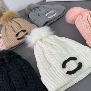 Modeontwerper hoeden heren en dames schattige ball beanie herfst/winter thermisch gebreide ski -merk motorkap hoogwaardige geruite schedelhoed warme pet