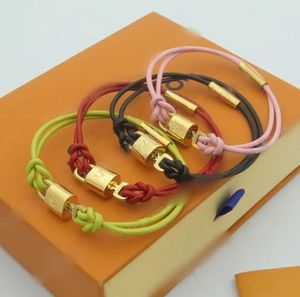 Modeontwerper high -end sieraden armband brief gouden slot dubbele lederen armband klassieke vrouwen bedelarmbanden