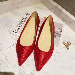 Créateur de mode Talon rouge de haute qualité pour femmes Talons hauts Sandales à semelles en cuir de luxe Talons fins incrustés de pantoufles à talons en strass 1-12cm Chaussures de dîner H0356