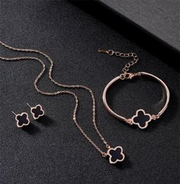 Modeontwerper sieraden vierbladige klaver Threepiece Set dames039S hanger 3color optioneel bruiloftsbanket geheel1537718