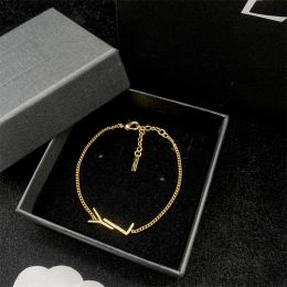 Diseñador de moda joyería collares colgantes de boda pulseras cadena de joyería marca letra simple adornados para mujeres collar de oro