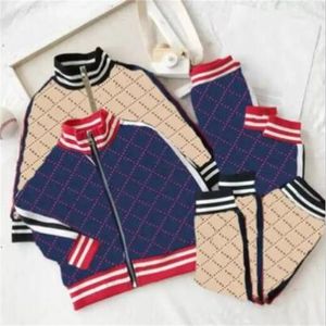 Modeontwerper kinderen buiten sets pakken tracksuits luxe brief bedrukte jassen + broek twee stukken passen bij jongens meisjes casual sportkleding kinderen kleding