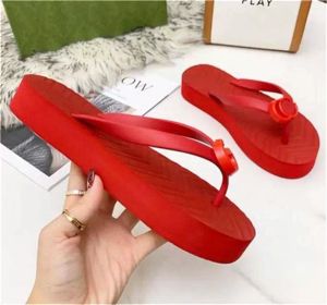 Fashion Designer GG Ladies Flip Flops Simple Youth Slippers Moccasin Chaussures adaptées aux hôtels du printemps et de l'automne