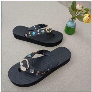 Diseñador de moda Damas Flip Flip Simples zapatillas de jóvenes Moccasin Moccasin adecuados para la primavera de verano y otoño hoteles playas 75