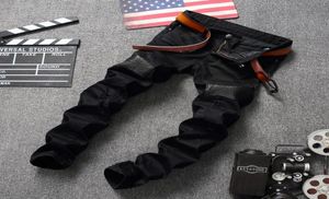 Modeontwerper Heren gescheurd Biker Jeans Leather Patchwork Slim Fit Black Moto Denim Joggers voor mannelijke noodlijdende jeans broek J18101101700