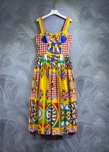 Modeontwerper Midi -jurken modeontwerper zomer nieuwe 2024 vakantiestijl bedrukte geel geplooide zoomjurken voor dames riem wrap jurk fz2404034