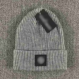 Créateur de mode MONCLiR 2023 automne et hiver nouveau chapeau de laine tricoté chapeau tricoté de luxe site officiel version 1: 1 bonnet artisanal 43 couleur 078
