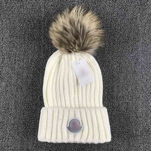 Créateur de mode MONCLiR 2023 automne et hiver nouveau chapeau de laine tricoté chapeau tricoté de luxe site officiel version 1: 1 bonnet artisanal 28 couleur 076