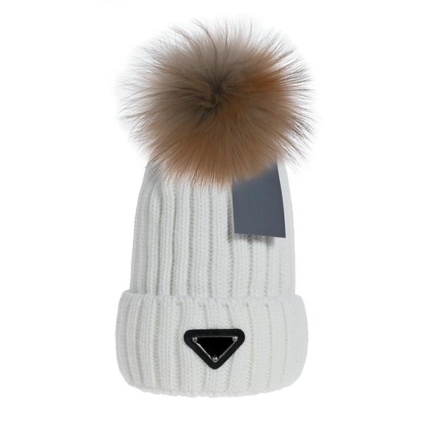 Créateur de mode MONCLiR 2023 automne et hiver nouveau chapeau de laine tricoté chapeau tricoté de luxe site officiel version 1: 1 bonnet artisanal 7 couleur 035