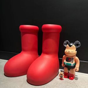 Modeontwerper MSCHF Men Women Kids Rain Boots Big Red Boot Shoes Eve Rubber Astro Boy Reps over The Knie Booties Cartoon schoenen Dikke bodem platform Grootte 27-45