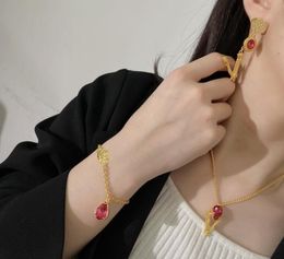 Modeontwerper ketting armband oorbel waterdruppeltjes hanger sieraden sets v letter banshee medusa kop 18k goud vergulde verjaardagsfeestelijke feestgeschenken hms8 - 0 2