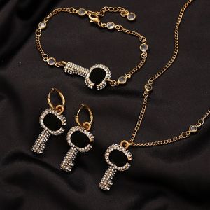 Collier de créateur de mode bracelet bijoux ensemble double lettre cristal embelli plein de diamant clé pendentif dames chaîne en métal br1829