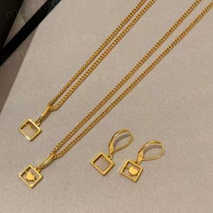Modeontwerper ketting oorbellen dames gouden sieraden party's met hartvorm hang kettingen festival geschenken doos 23146