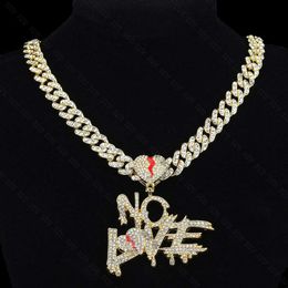 Collier de créateur de mode Collection chaude NO LOVE Lettre Pendentif Coeur Crack Plein Diamant Lettre Pendentif Collier Spécial Hommes Hip Hop Cubain Lien Chaîne Collier