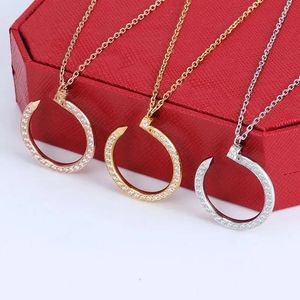 Collar de diseñador de moda Collares de corazón de amor Cadena de oro Sier para mujer Joyería de diamantes de acero inoxidable Colgante Collar de oro Sier para