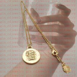 Fashion Designer Necklace V Letter Pendant Banshee Medusa Head 18K Gold Plated Womens VE8 Chokers
