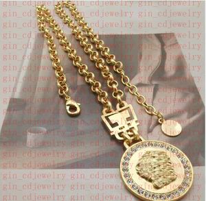 Fashion Designer Necklace V Letter Pendant Banshee Medusa Head 18K Gold Plated Womens VE6