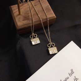 Colliers de créateurs de mode pour femmes pendentif diamant coquille chaîne asymétrique chaînes de marque populaire collier mode plaqué or long