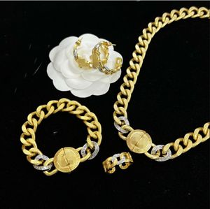 Modeontwerper kettingen V hanger Banshee Medusa hoofd 18K vergulde armbanden oorbellen ringen verjaardag feestelijke verlovingsgeschenken MN6 --002