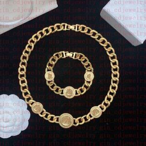 Modeontwerper Kettingen V Hanger Banshee Medusa Hoofd 18K Vergulde Armbanden Oorbellen Ringen Verjaardag Feestelijke Verloving Gift311H