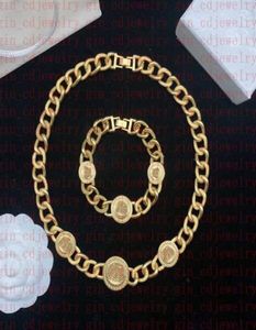 Modeontwerper Kettingen V-hanger Banshee Head 18K vergulde armbanden Oorbellen Ringen Verjaardag Feestelijke verlovingscadeaus V126849762