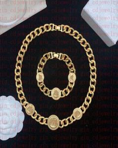 Modeontwerper Kettingen V-hanger Banshee Head 18K vergulde armbanden Oorbellen Ringen Verjaardag Feestelijke verlovingscadeaus V124234951