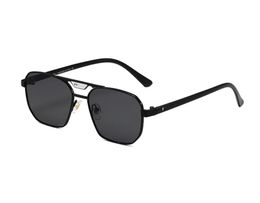 Modeontwerper P-zonnebril Klassieke brillen Goggle Outdoor Strandzonnebril voor man Vrouw Optioneel Driehoekige handtekening 6 kleuren 58