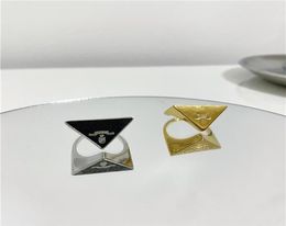 Bagues de créateurs de mode pour femmes Designers de luxe Marque Triangle Anneaux Bijoux de luxe pour les amoureux Couple Bague Taille 20225571531