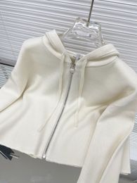 Abrigo explosivo de diseñador de moda 2023 principios de otoño nueva letra L blanco simple moda todo abrigo con capucha y cremallera de lana