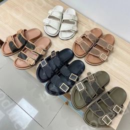 Diseñador de moda Sandalias para hombres y mujeres Diapositiva de lona Zapatilla con doble hebilla Suela de cuero Mula Diapositiva de playa Suela de goma Chanclas de verano