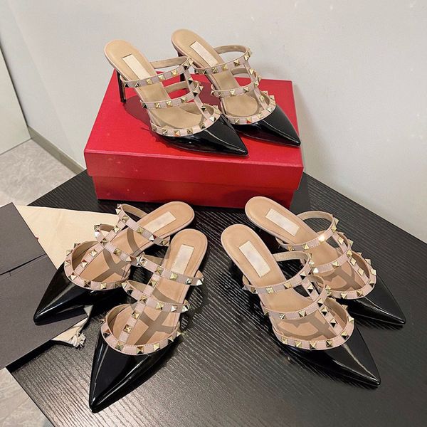 Sandalias de diseñador de moda, zapatillas de marca de lujo con remaches para mujer, tacones altos delgados, sandalias de fiesta para mujer en rojo desnudo negro, tallas grandes 35-43