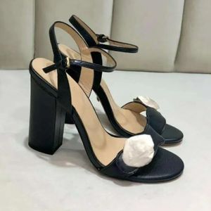 Zapatos de diseñador de marca de moda sandalias para mujeres genuinas cuero de cuero altura de tacón para mujeres 7.5 cm tacón cuadrado retro 10.5 cm de tacón súper alto fábrica de baile al aire libre43