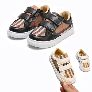 Modeontwerperschoenen voor kinderen Studentenstijl Tijgen Girls Glippen Flat Shoes Round Toe Fashion Children Sneaker Cadeau