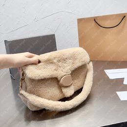 Sac à bandoulière de créateur de mode Sacs de shearling tabby designers pour femmes designers flous sac à main