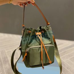 Modeontwerper schoudertassen vrouwen populaire klassieke stijl buket tas temperament handtas casual bakken luxe portefeuilles 3 kleuren