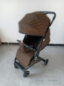 Modeontwerper Enkele kinderwagen Safety car Draagbaar reissysteem Eenvoudige kinderwagen met letteropdruk Luxe babyverjaardagscadeau S1128