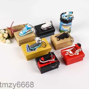 Fashion Designer Stereo Sneakers Sleutelhanger 3D Mini Basketbal Schoenen Sleutelhanger Mannen Vrouwen Kinderen Ring Tas Hanger Verjaardagsfeestje Cadeau met doos 6BF2