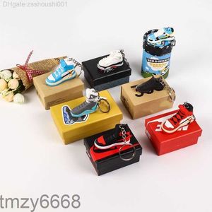 Créateur de mode stéréo baskets porte-clés 3D mini chaussures de basket-ball porte-clés hommes femmes enfants anneau sac pendentif fête d'anniversaire cadeau avec boîte Ksqh RYW9