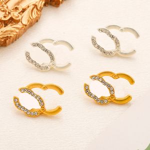 Boucles d'oreilles étalons de créateur de mode de haute qualité Lettre de boucle d'oreille en acier inoxydable Earloop incrusté en cristal oreille accessoire Gift de mariage pour femmes