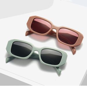 Lunettes de soleil créatrices de mode Classics Eyeglass Outdoor Beach Sun Sunes For Man Woman Mix Colors 13 Couleurs Péornes de haute qualité en option