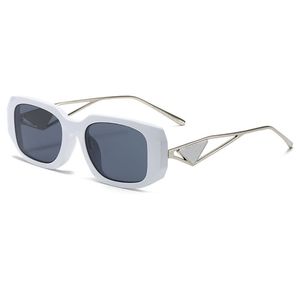Lunettes de soleil créatrices de mode Classic Eyeglass Goggle Outdoor Beach Sun Glasses Man Femme 18 Color Facultatif PP991 Cadeau TT