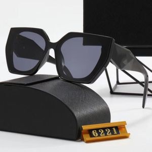 Modeontwerper zonnebrillen klassieke bril bril bril buiten strand zonnebril voor man vrouw 6 kleur optionele driehoekige handtekening hhg