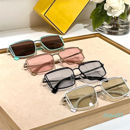 Lunettes de soleil de créateur de mode pour femmes, lunettes de soleil de forme carrée unique en métal, style tendance avant-gardiste, anti-ultraviolet, livrées avec étui