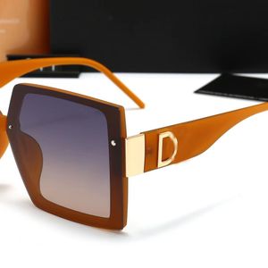 Diseñador de moda Gafas de sol Goggle Beach Gafas de sol para hombre Mujer Anteojos 4 colores Opcional Triangular firma UV400 Alta calidad